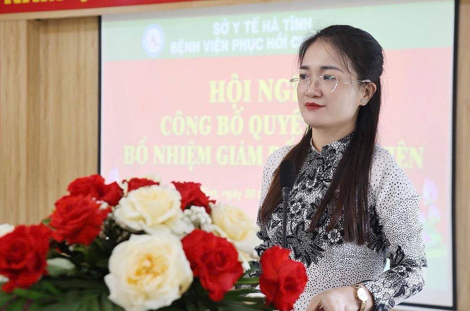 Bà Phạm Thị Phương - tân Giám đốc Bệnh viện Phục hồi chức năng Hà Tĩnh phát biểu nhận nhiệm vụ.